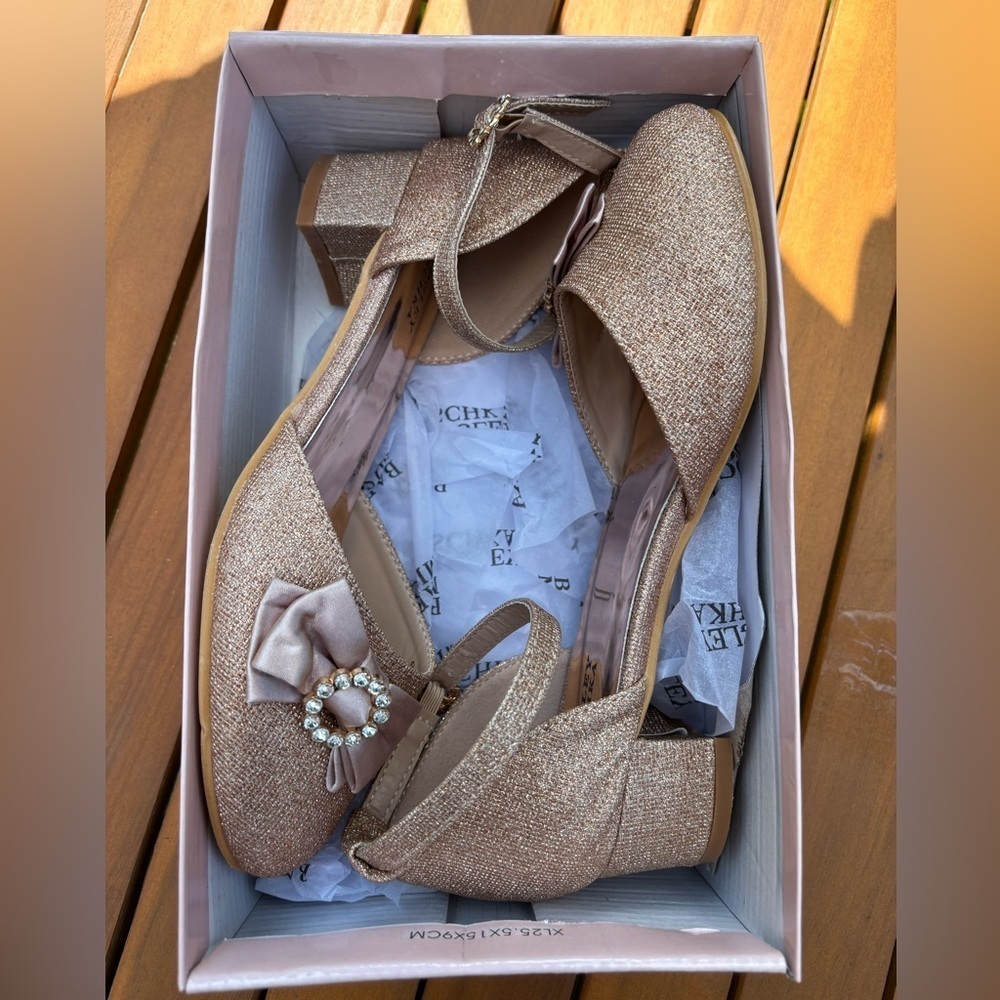 Badgley Mischka Block Heel Rose Gold Girls Dress Shoes Size 2